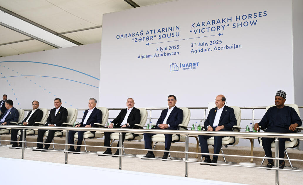 Prezident İlham Əliyev və ECO-nun 17-ci Zirvə görüşünün iştirakçıları Ağdamdakı “İmarət” Kompleksində Qarabağ atlarının “Zəfər” şousunu izləyiblər
