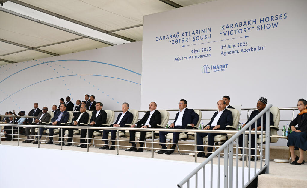 Prezident İlham Əliyev və ECO-nun 17-ci Zirvə görüşünün iştirakçıları Ağdamdakı “İmarət” Kompleksində Qarabağ atlarının “Zəfər” şousunu izləyiblər