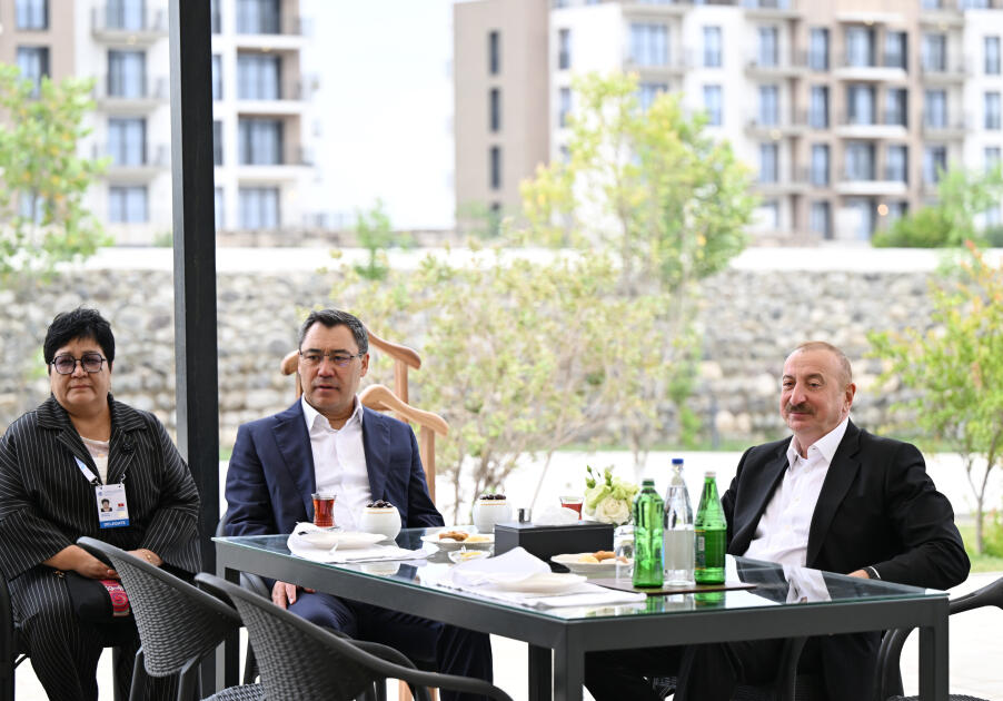 Prezident İlham Əliyev və ECO-nun 17-ci Zirvə görüşünün iştirakçıları Ağdamdakı “İmarət” Kompleksində Qarabağ atlarının “Zəfər” şousunu izləyiblər