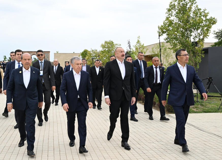 Prezident İlham Əliyev və ECO-nun 17-ci Zirvə görüşünün iştirakçıları Ağdamdakı “İmarət” Kompleksində Qarabağ atlarının “Zəfər” şousunu izləyiblər