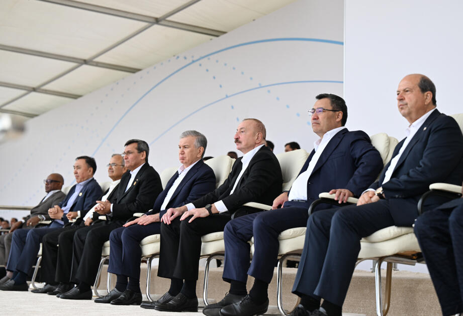 Prezident İlham Əliyev və ECO-nun 17-ci Zirvə görüşünün iştirakçıları Ağdamdakı “İmarət” Kompleksində Qarabağ atlarının “Zəfər” şousunu izləyiblər
