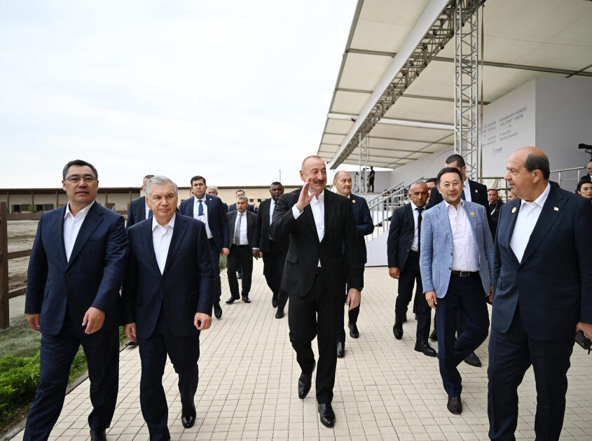 Prezident İlham Əliyev və ECO-nun 17-ci Zirvə görüşünün iştirakçıları Ağdamdakı “İmarət” Kompleksində Qarabağ atlarının “Zəfər” şousunu izləyiblər