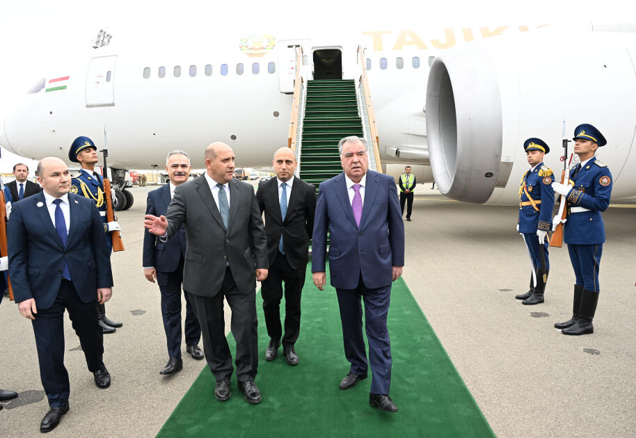 Президент Таджикистана прибыл в Азербайджан