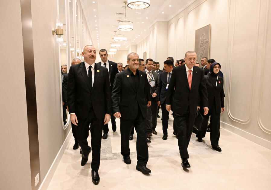 Prezident İlham Əliyev Xankəndi şəhərində İqtisadi Əməkdaşlıq Təşkilatının 17-ci Zirvə görüşündə çıxış edib