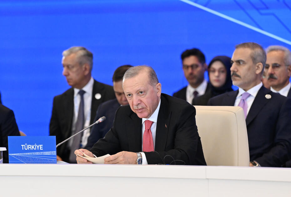 Prezident İlham Əliyev Xankəndi şəhərində İqtisadi Əməkdaşlıq Təşkilatının 17-ci Zirvə görüşündə çıxış edib