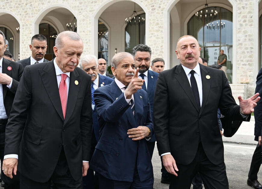 Prezident İlham Əliyev Xankəndi şəhərində İqtisadi Əməkdaşlıq Təşkilatının 17-ci Zirvə görüşündə çıxış edib