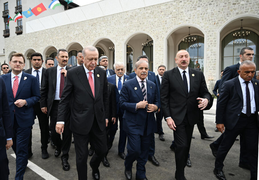 Prezident İlham Əliyev Xankəndi şəhərində İqtisadi Əməkdaşlıq Təşkilatının 17-ci Zirvə görüşündə çıxış edib