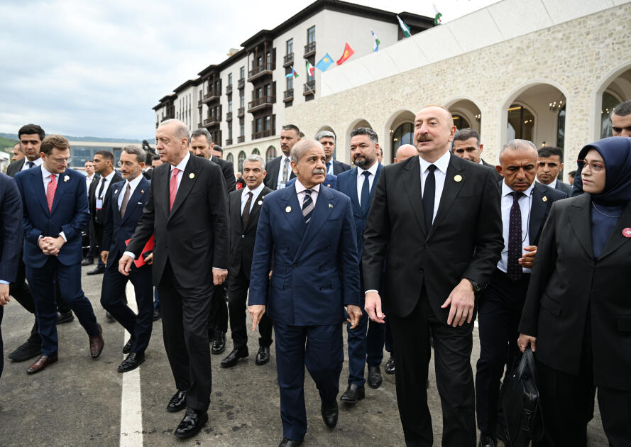 Prezident İlham Əliyev Xankəndi şəhərində İqtisadi Əməkdaşlıq Təşkilatının 17-ci Zirvə görüşündə çıxış edib