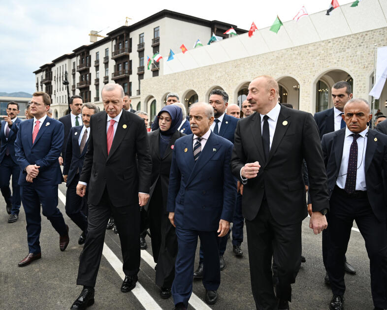 Prezident İlham Əliyev Xankəndi şəhərində İqtisadi Əməkdaşlıq Təşkilatının 17-ci Zirvə görüşündə çıxış edib
