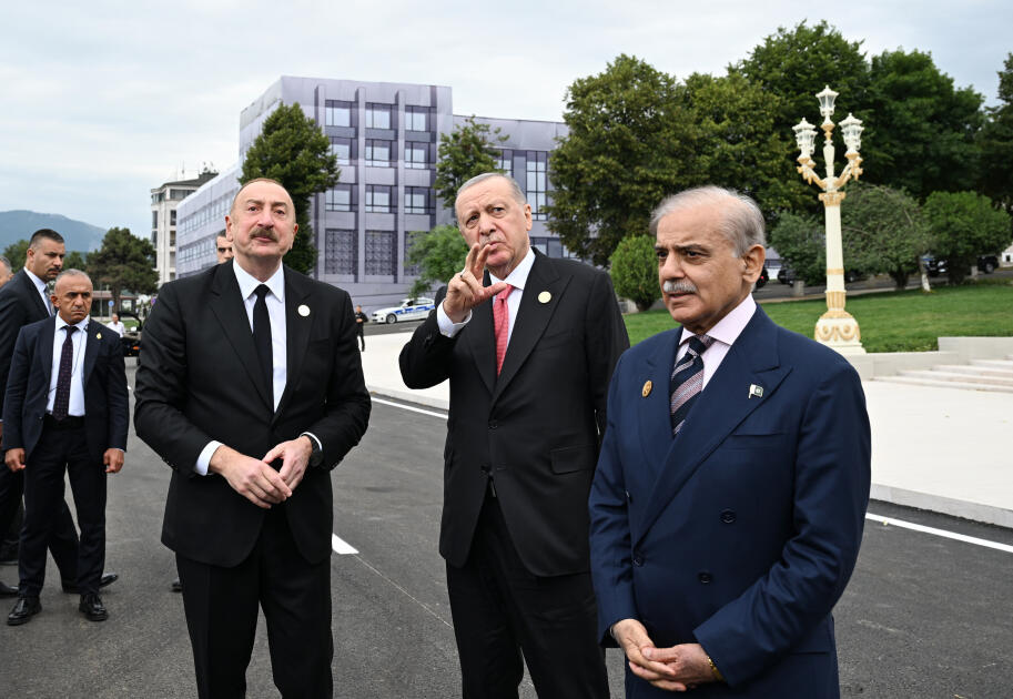 Prezident İlham Əliyev Xankəndi şəhərində İqtisadi Əməkdaşlıq Təşkilatının 17-ci Zirvə görüşündə çıxış edib