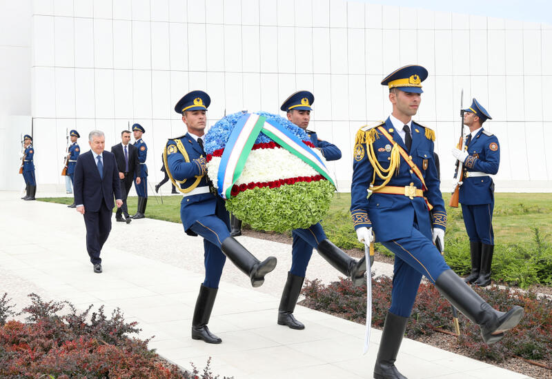 Президент Узбекистана Шавкат Мирзиёев посетил Парк Победы в Баку