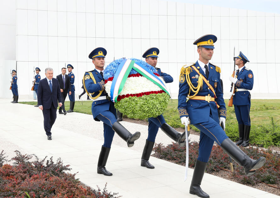 Президент Узбекистана Шавкат Мирзиёев посетил Парк Победы в Баку