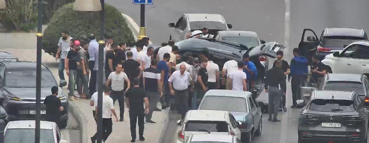 Авария в центре Баку привела к пробке