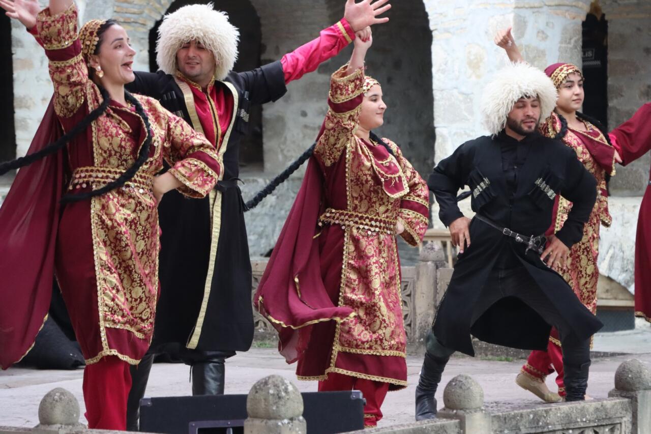 В Шеки стартовал XIV Международный фестиваль искусства Шёлкового пути
