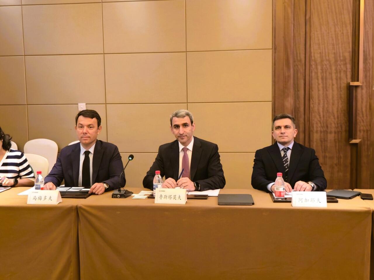 Азербайджан и Китай обсудили расширение железно-дорожного сотрудничества