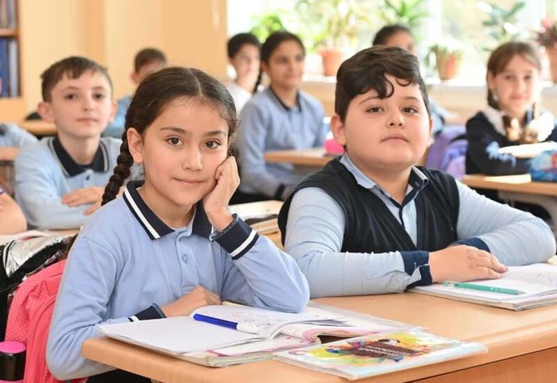 Azərbaycanda bu şagirdlər pulsuz məktəbli formaları alacaq