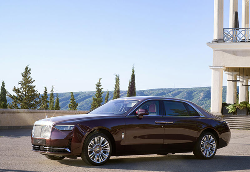 RRMC Baku представила две новые модели Rolls-Royce в Тбилиси