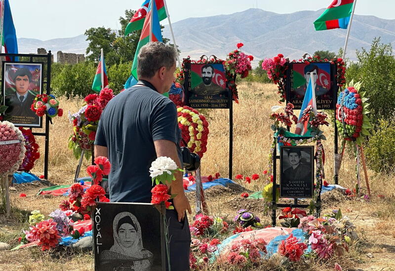 Международные путешественники в Агдаме