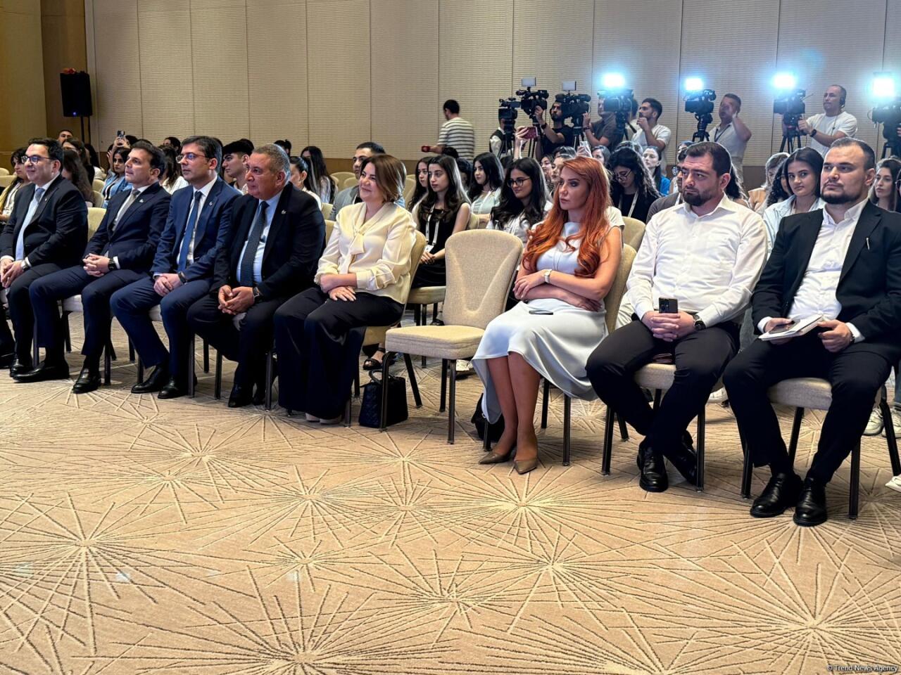 В Баку проходит форум на тему «Медиа будущего: