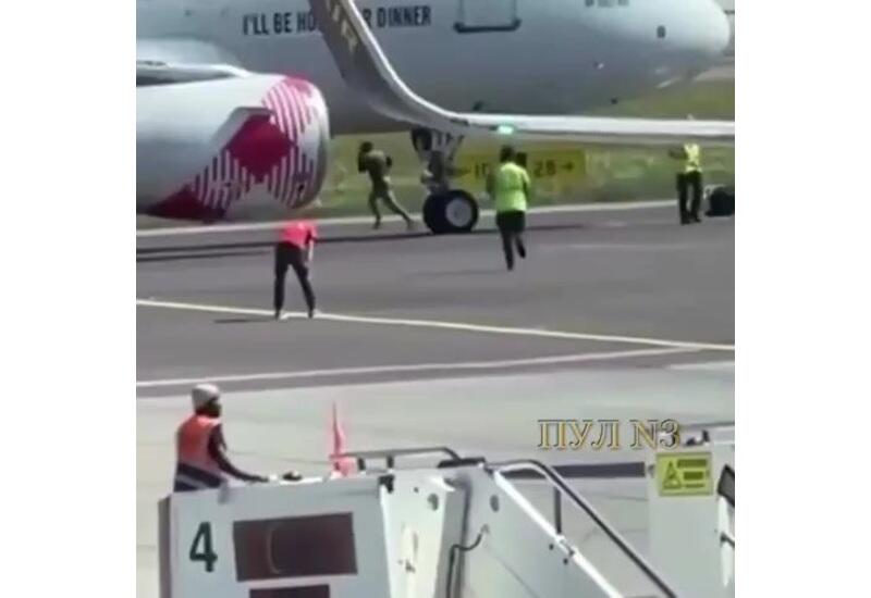 Мужчина погиб после неудачной попытки пробраться в двигатель самолета