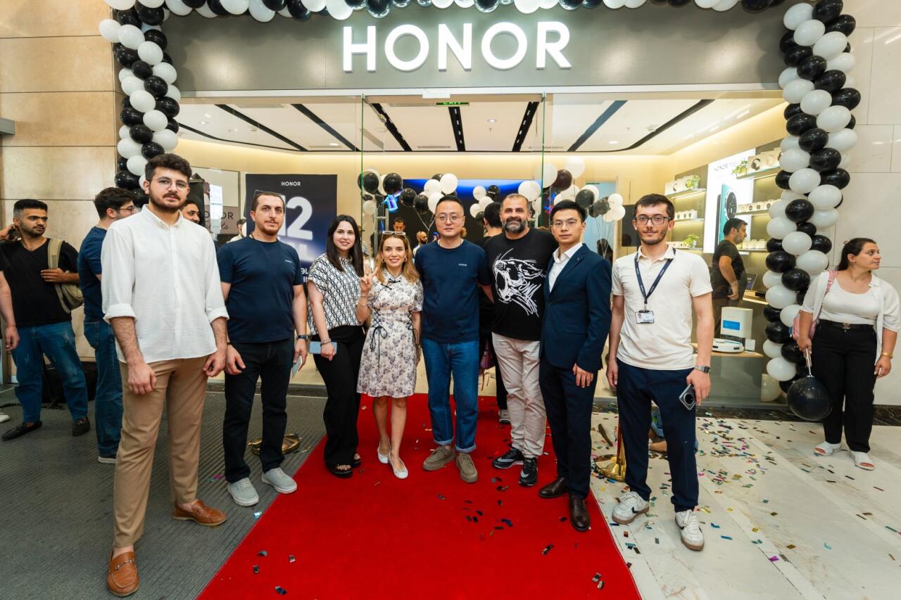 HONOR открывает первый фирменный магазин в Азербайджане