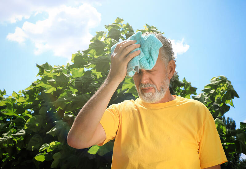 Врач рассказал, на какое заболевание может указывать усталость в жару