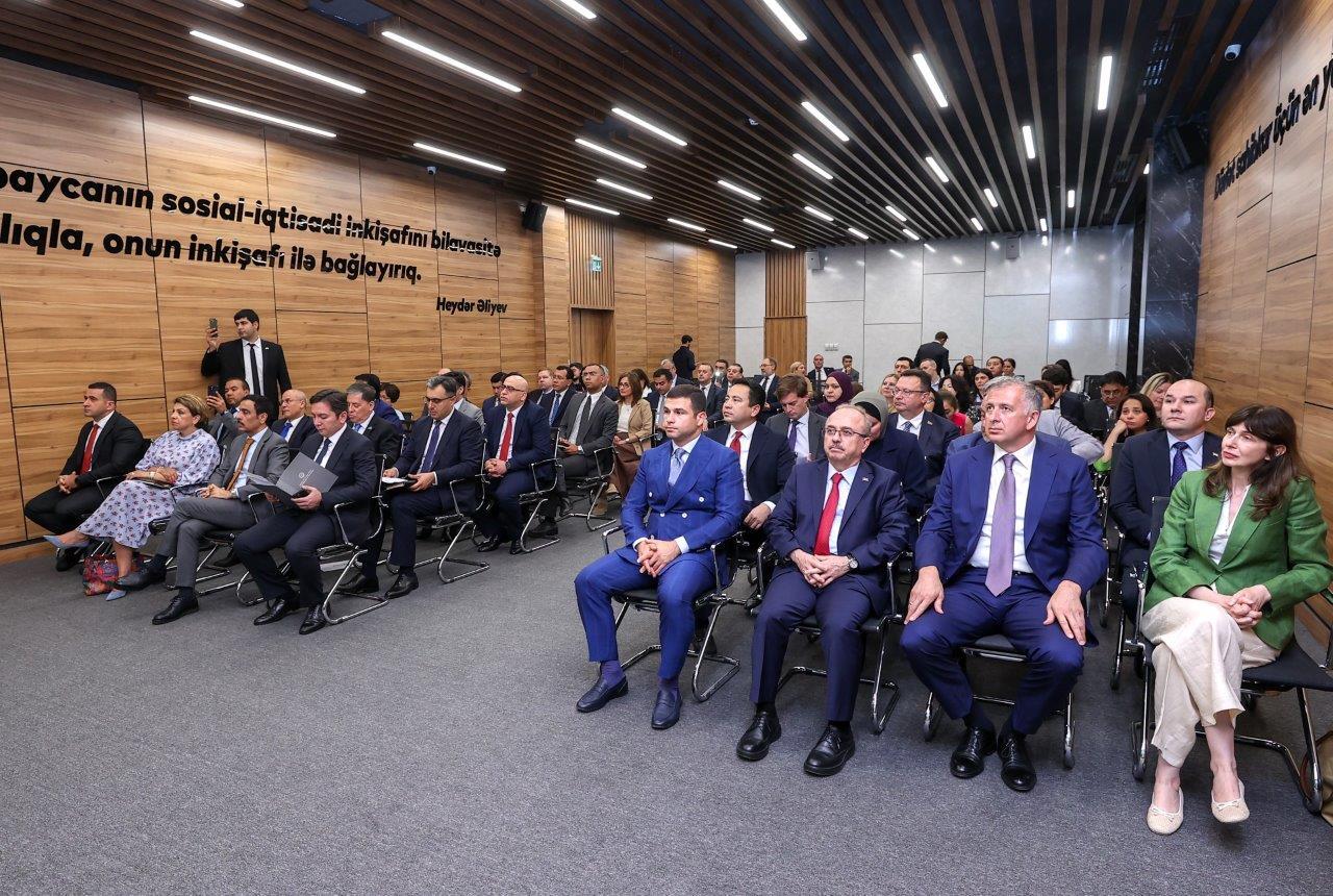 Azərbaycandakı diplomatik korpusun nümayəndələri üçün “KOB-ların yaşıl keçidi üçün Bakı İqlim Koalisiyası üzrə Birgə Bəyannamə”yə dair təqdimat keçirilib