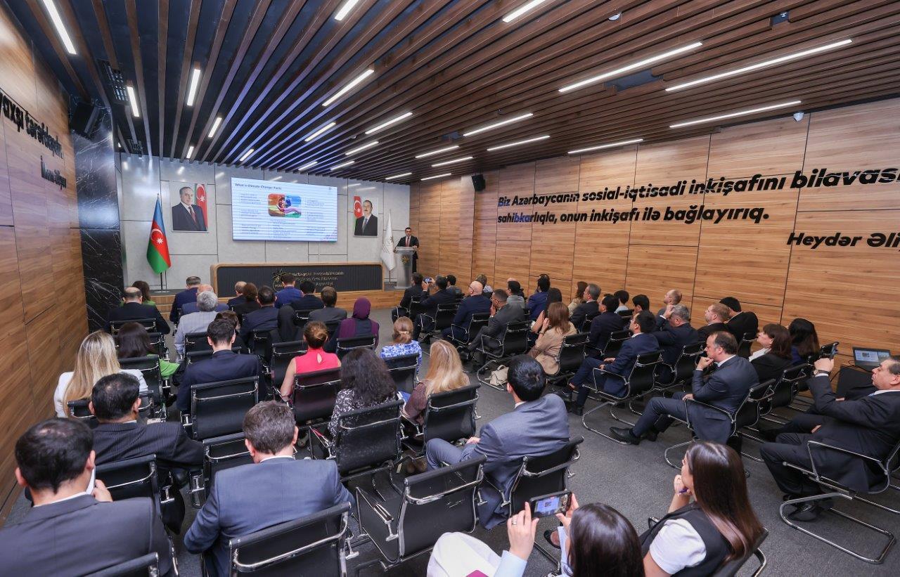 Azərbaycandakı diplomatik korpusun nümayəndələri üçün “KOB-ların yaşıl keçidi üçün Bakı İqlim Koalisiyası üzrə Birgə Bəyannamə”yə dair təqdimat keçirilib