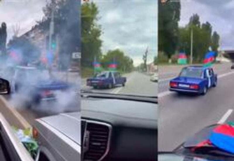 В России начали проверку после заезда автомобилей с флагами Азербайджана