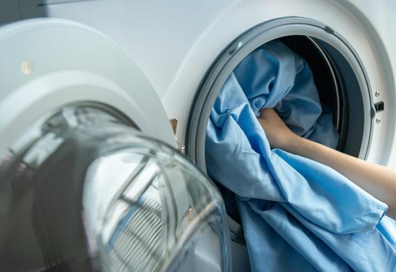 Микробиолог раскрыла оптимальную частоту стирки постельного белья