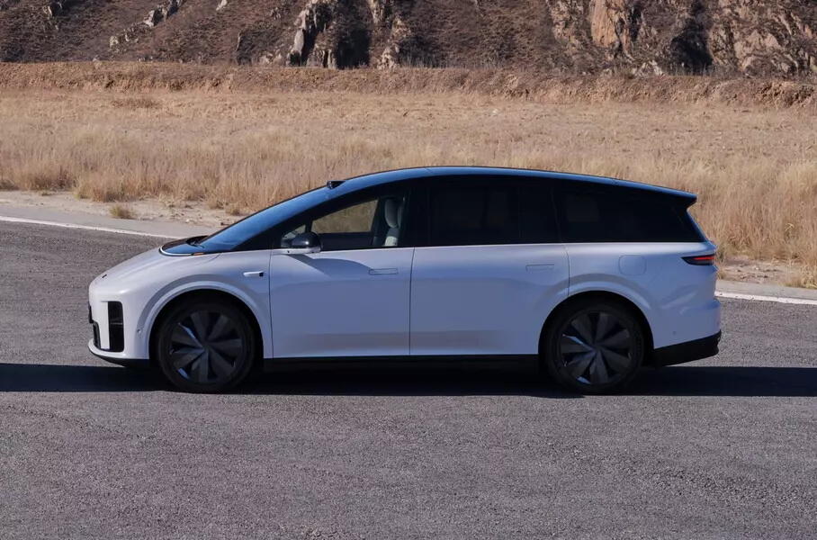 Раскрыт салон электрокроссовера Li Auto i8