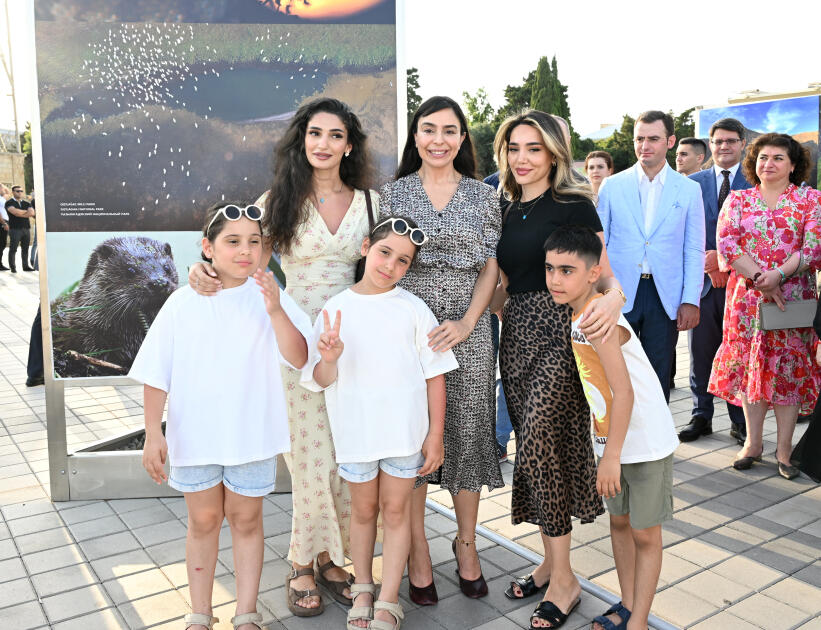 Heydər Əliyev Fondunun vitse-prezidenti Leyla Əliyeva Azərbaycanda təbiətin mühafizəsinin 100 illiyinə həsr olunmuş fotosərginin açılışında iştirak edib