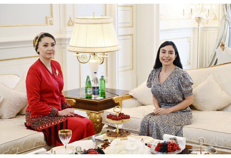 Вице-президент Фонда Гейдара Алиева Лейла Алиева встретилась с дочерью председателя Халк Маслахаты Туркменистана Огулджахан Атабаевой