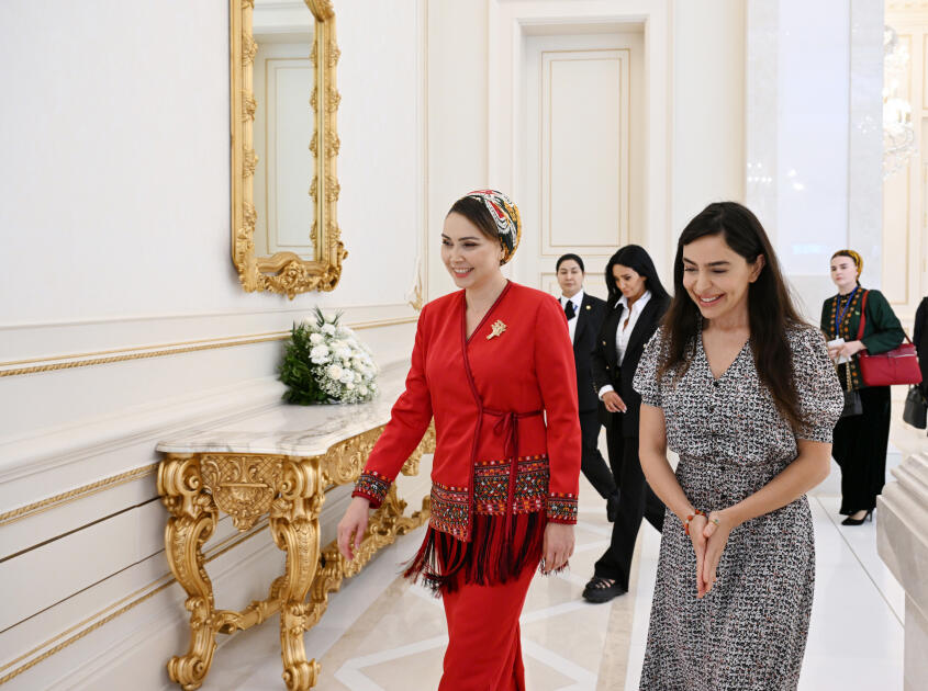 Вице-президент Фонда Гейдара Алиева Лейла Алиева встретилась с дочерью председателя Халк Маслахаты Туркменистана Огулджахан Атабаевой