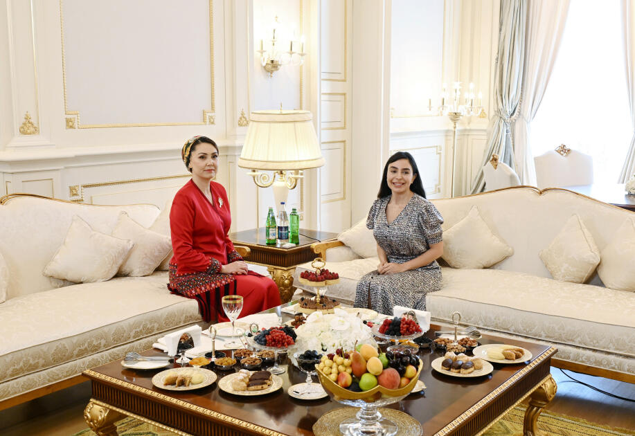 Вице-президент Фонда Гейдара Алиева Лейла Алиева встретилась с дочерью председателя Халк Маслахаты Туркменистана Огулджахан Атабаевой