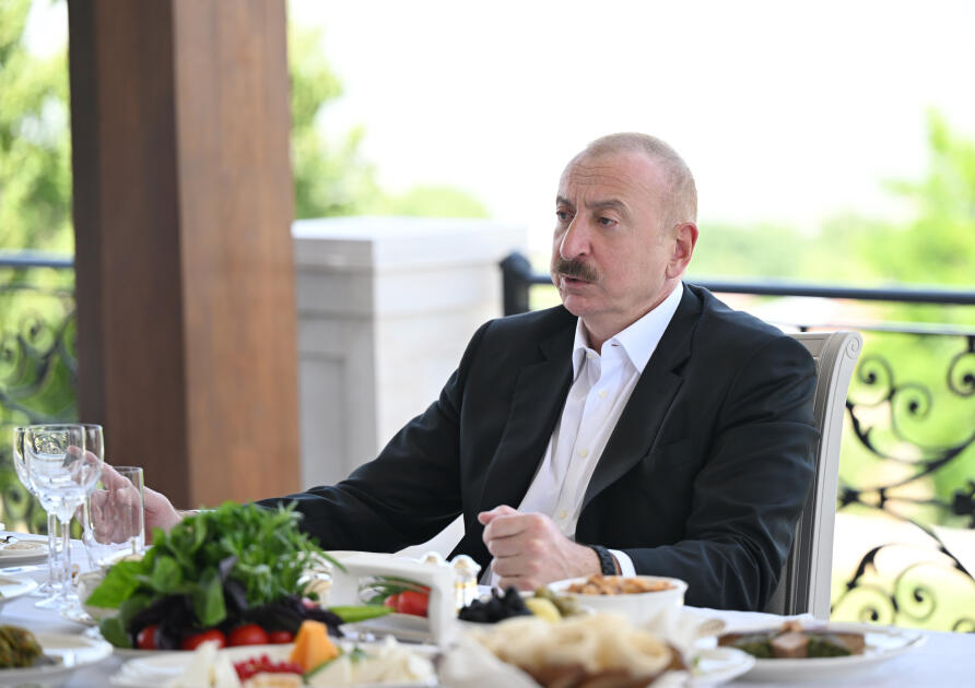 Prezident İlham Əliyev və Qurbanqulu Berdiməhəmmədov Şuşada birgə nahar ediblər
