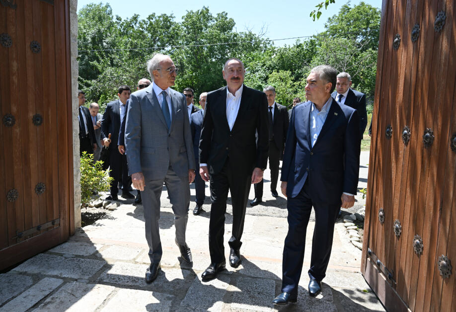Президент Ильхам Алиев и председатель Халк Маслахаты Туркменистана посетили дом-музей Бюльбюля в Шуше