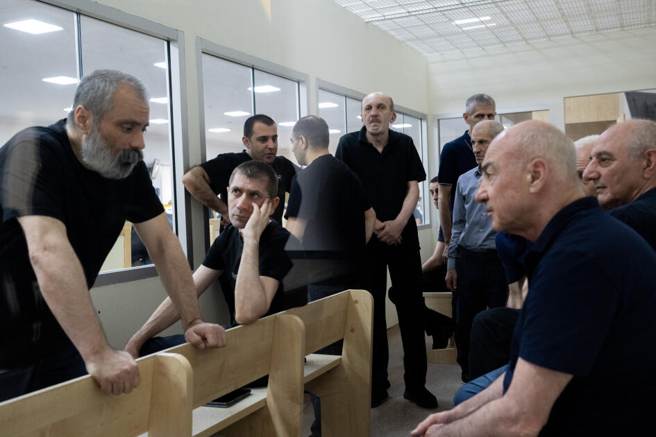 Ermənistan silahlı qüvvələri tərəfindən əsir və girov götürülmüş, xəsarətlər almış zərərçəkmişlər məhkəmədə ifadə veriblər