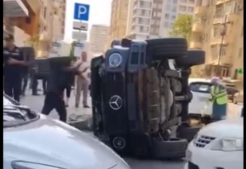 В Баку перевернулся Gelandewagen