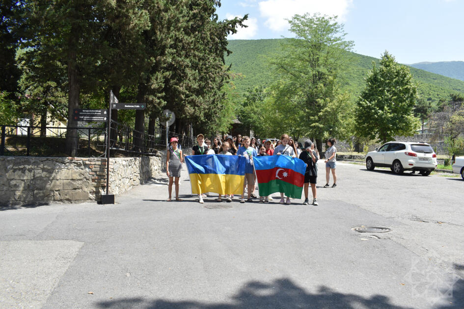 Украинские дети ознакомились с историческими местами и достопримечательностями Шеки