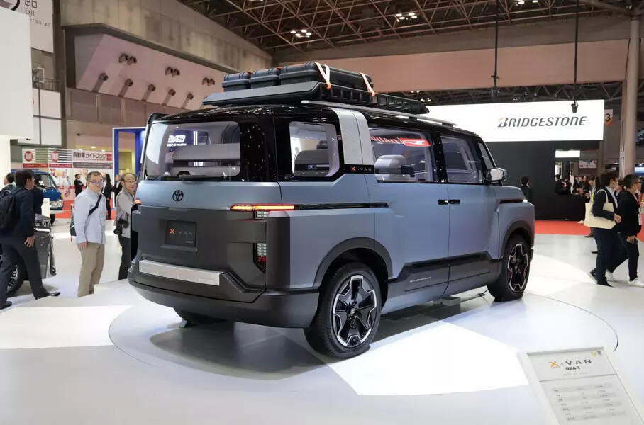 Toyota готовит «внедорожный» минивэн
