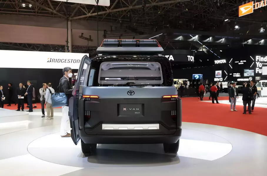 Toyota готовит «внедорожный» минивэн