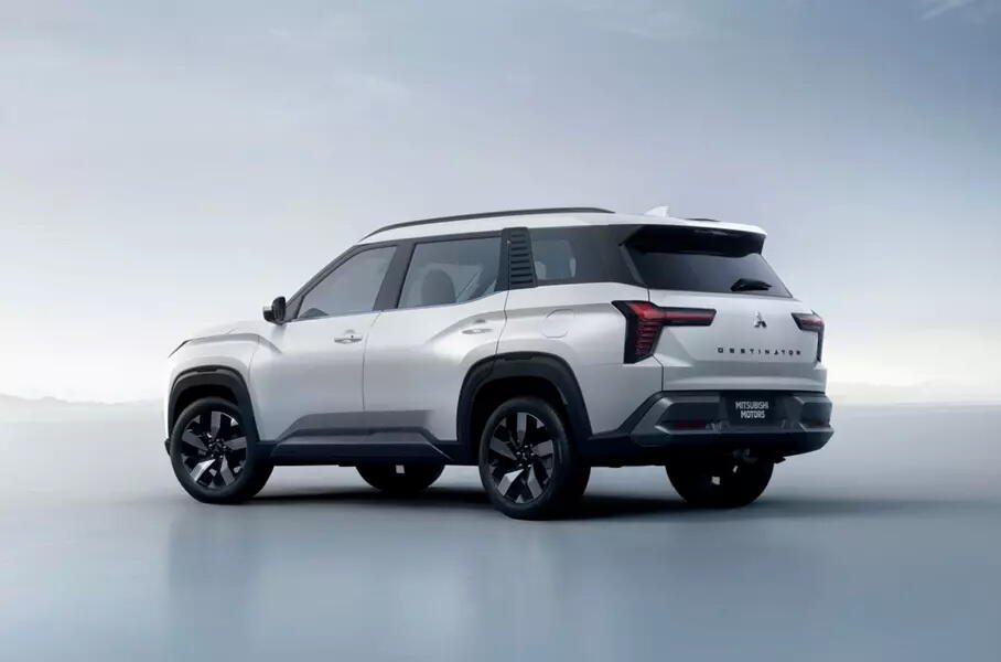 У Mitsubishi появился еще один семиместный кроссовер