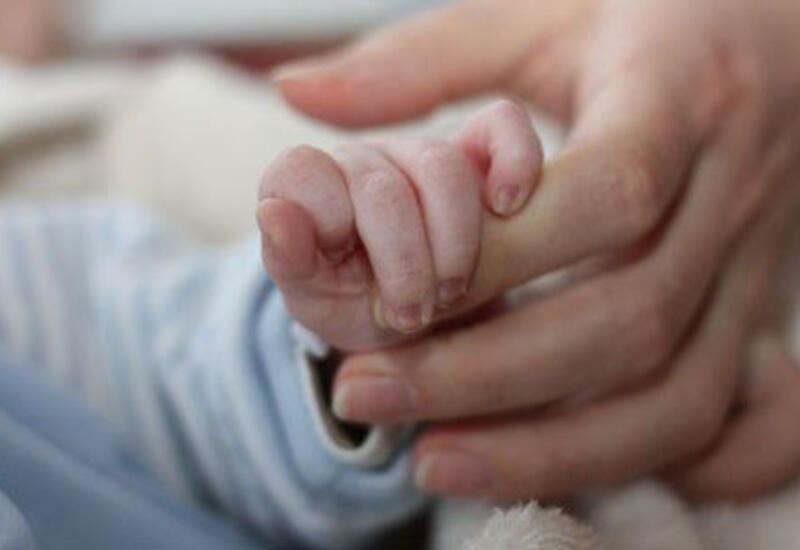 3 aylıq körpə qusarkən boğulub öldü