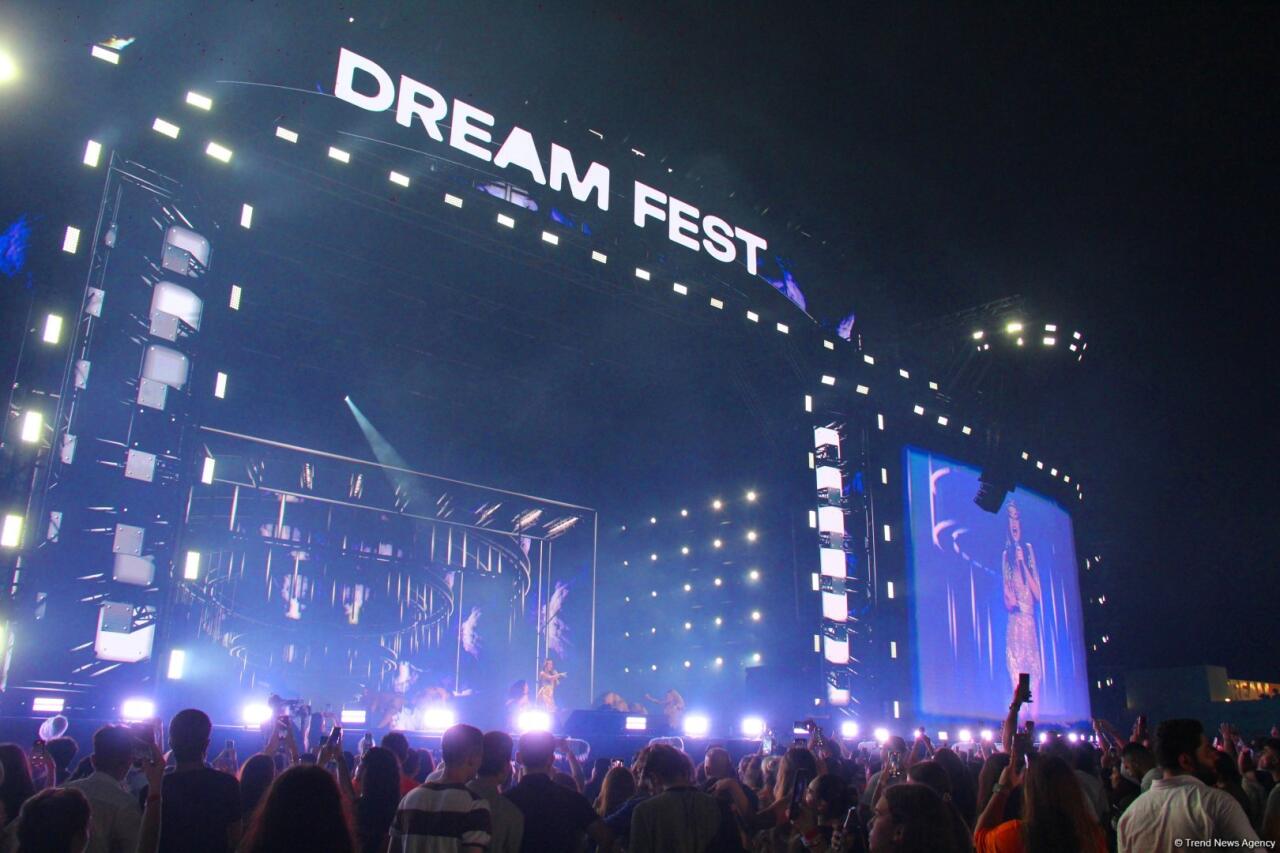 В Баку состоялось феерическое открытие Dream Fest