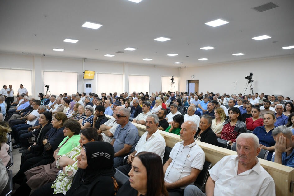 Ermənistan silahlı qüvvələrinin hücumları nəticəsində yaralanmış, mülklərini itirmiş, əsirlikdə və girovluqda olmuş zərərçəkmiş şəxslər məhkəmədə ifadə veriblər