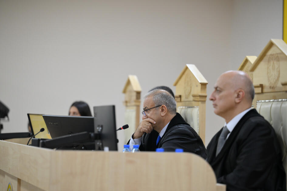 Ermənistan silahlı qüvvələrinin hücumları nəticəsində yaralanmış, mülklərini itirmiş, əsirlikdə və girovluqda olmuş zərərçəkmiş şəxslər məhkəmədə ifadə veriblər