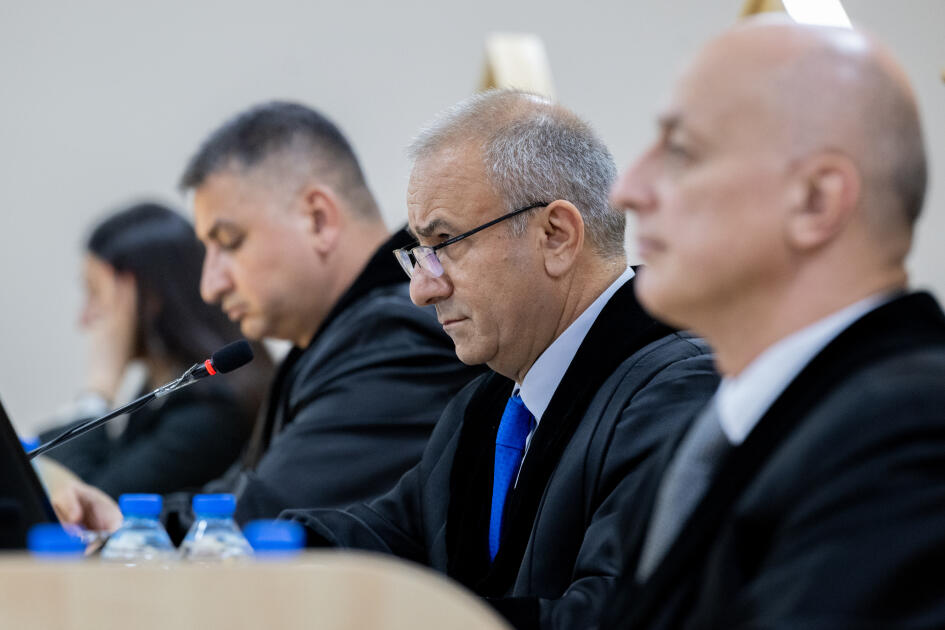 Ermənistan silahlı qüvvələrinin hücumları nəticəsində yaralanmış, mülklərini itirmiş, əsirlikdə və girovluqda olmuş zərərçəkmiş şəxslər məhkəmədə ifadə veriblər