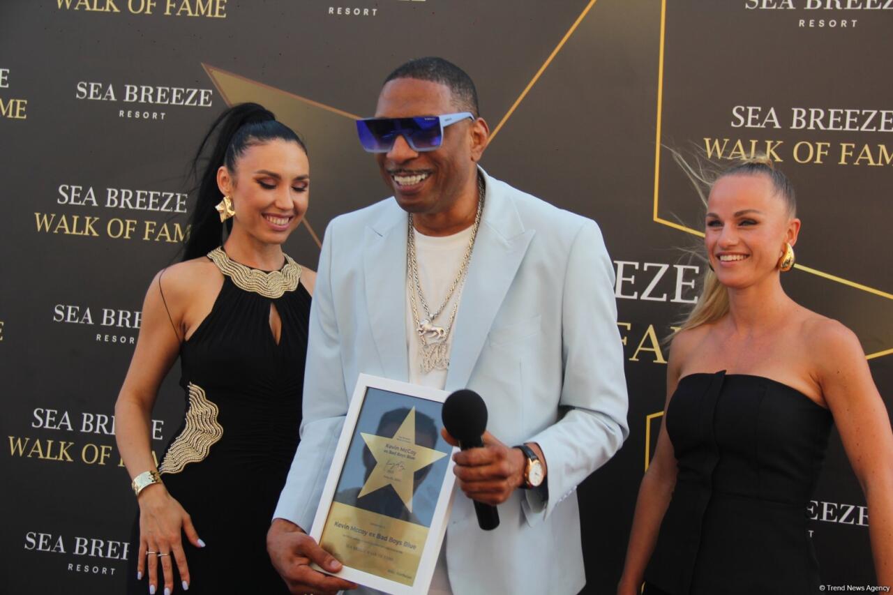Сразу пять звезд-легенд 80-90-х зажглись на Walk of Fame в Баку