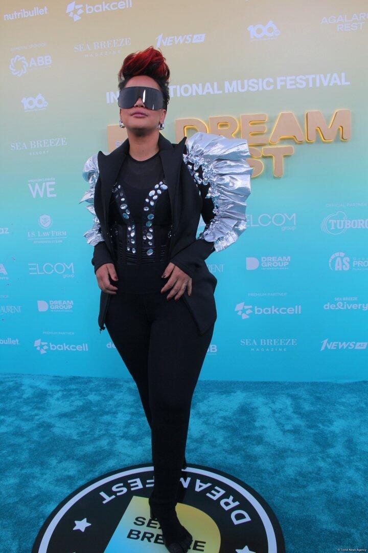 Финальный аккорд Dream Fest 2025 в Баку – звезды современной молодежи на бирюзовой дорожке